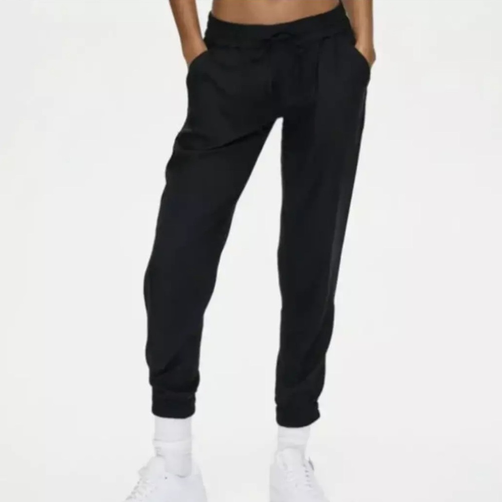 Aritzia Pants Sunday Best Los Feliz Black Jogger Tapered size S soft